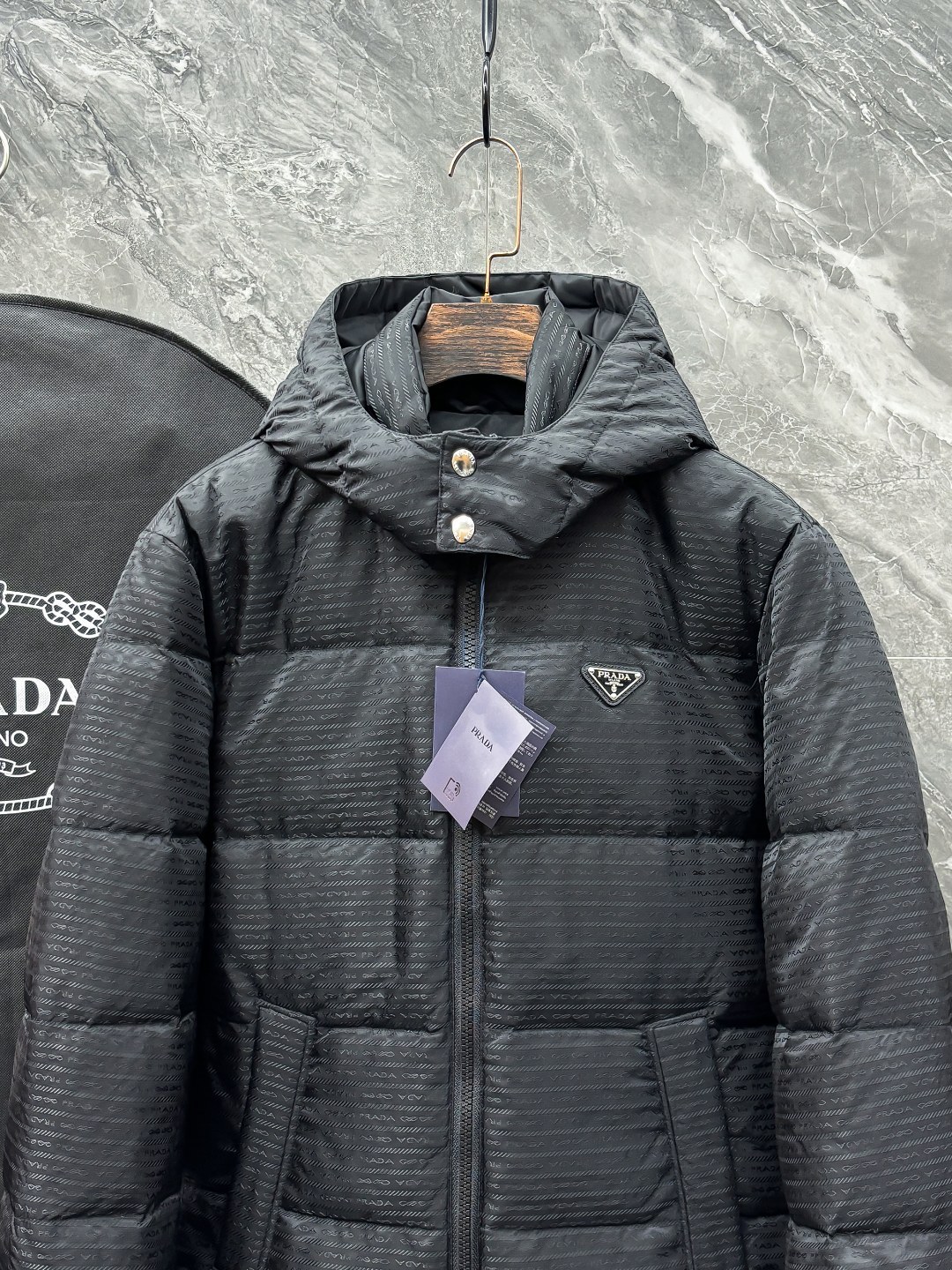 プラダ「Prada」秋冬フード付きダウンジャケット 両面着用