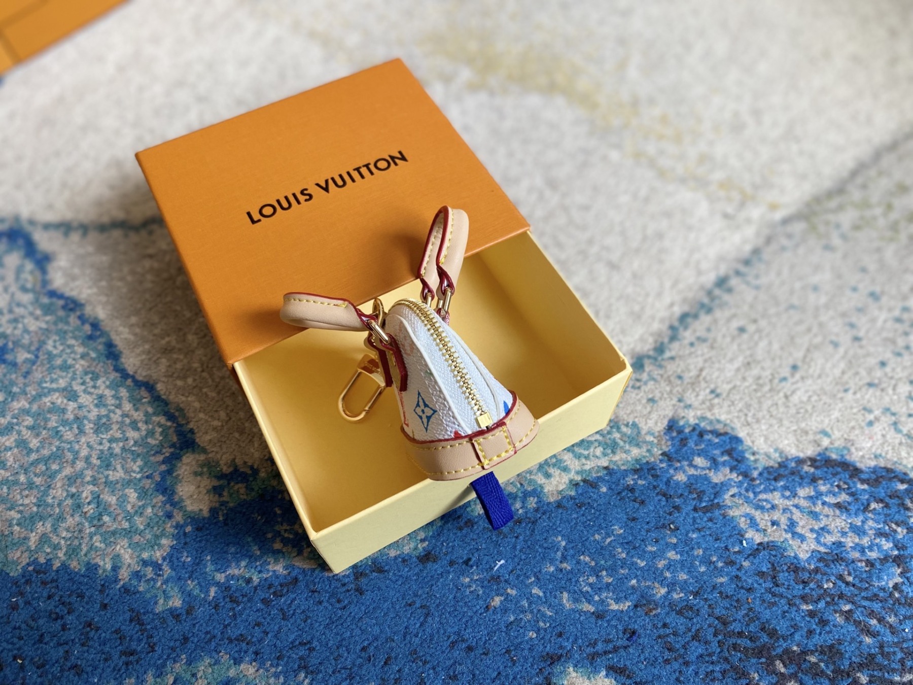 ルイ・ヴィトン「Louis Vuitton」LV × TM バッグチャーム･マイクロ アルマ