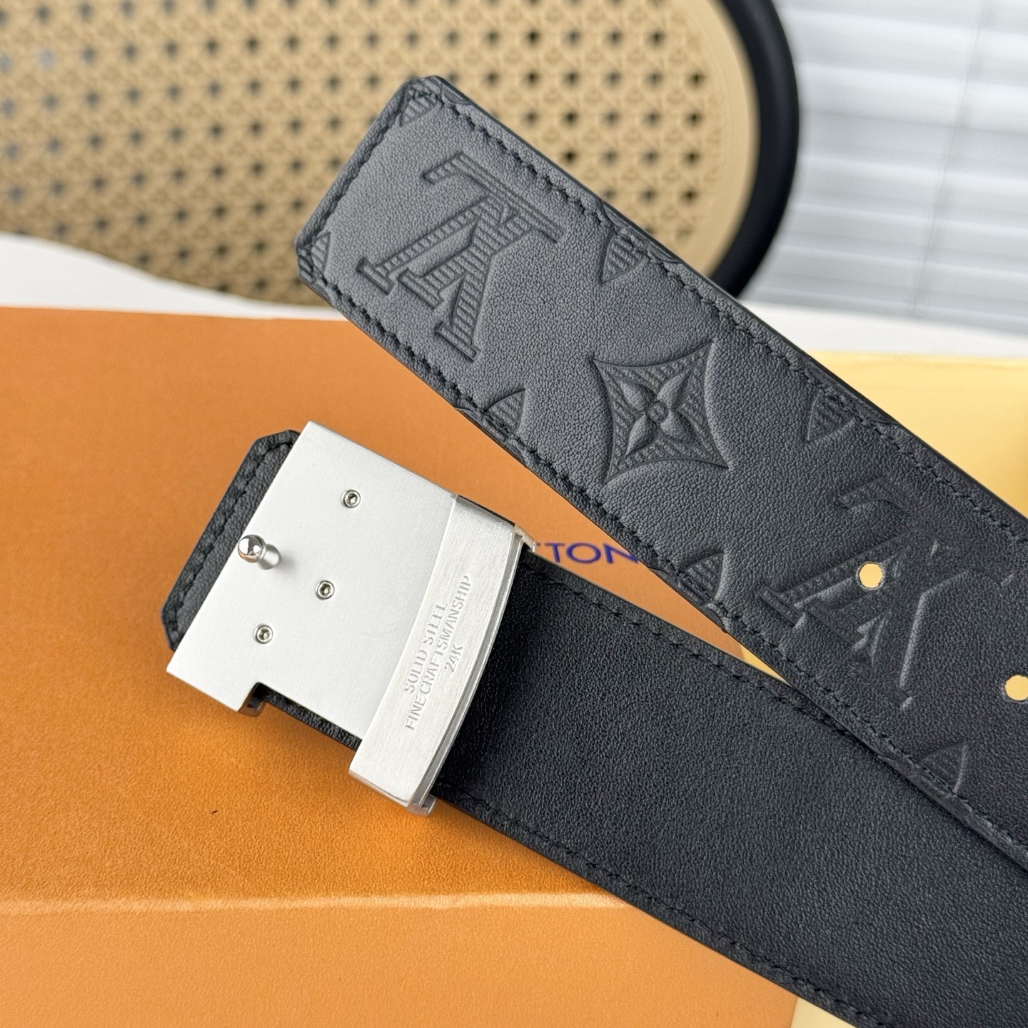 ルイヴィトンLOUIS VUITTON レザーベルト ベルト・LV イニシャル 40MM リバーシブル メンズ | LOUIS