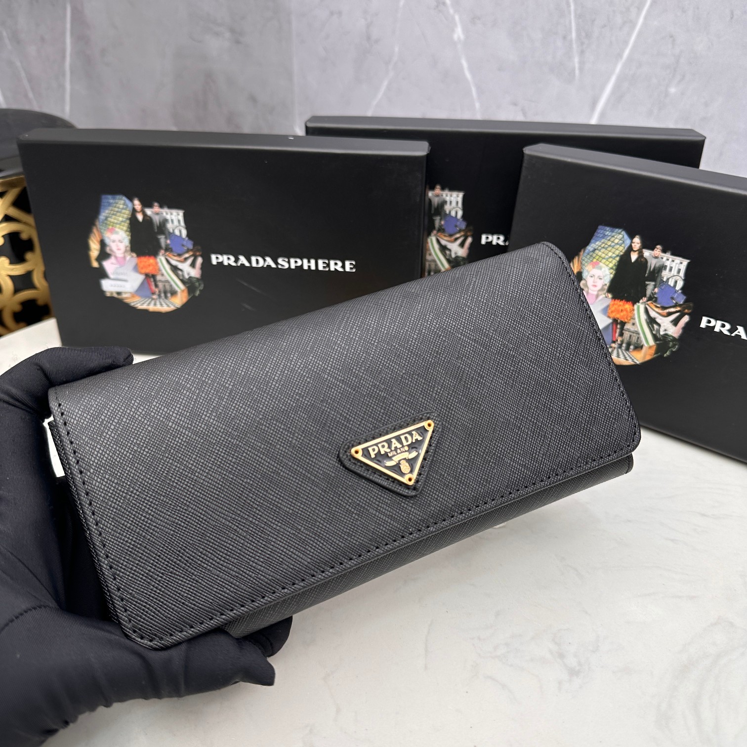 プラダ「Prada」サフィアーノ メタル クラシック ウォレット