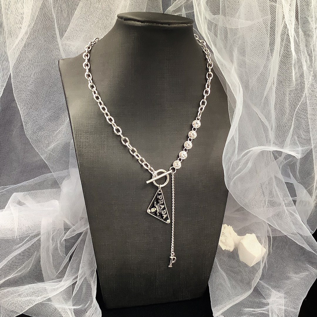 プラダ「Prada」 Symbole シルバーネックレスの商品掲載写真6（SKU ISETAPRO-25803785）