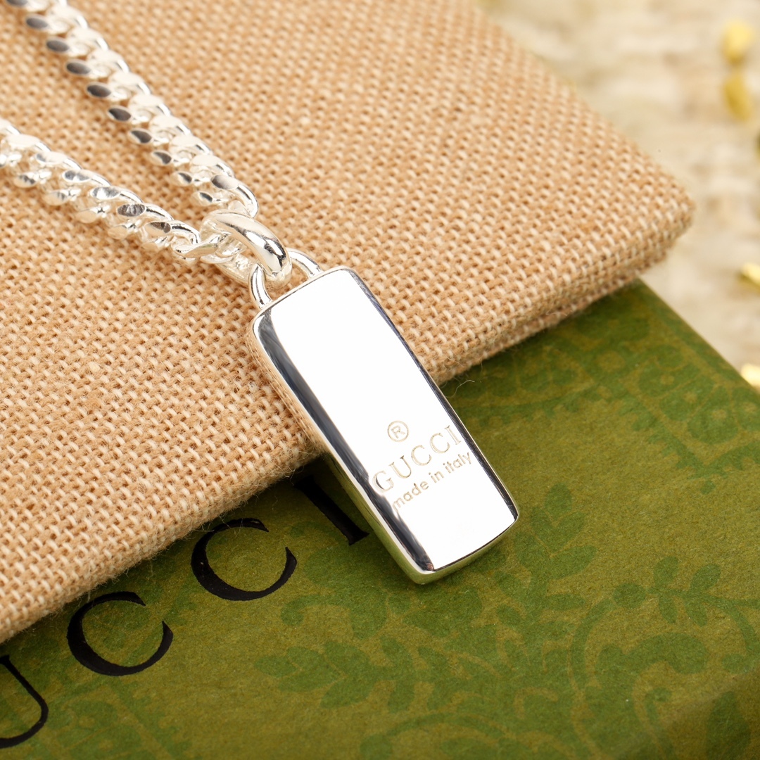 グッチ「Gucci」Anger Forest エナメルシリーズ 斜紋インターロッキング刻花ネックレス