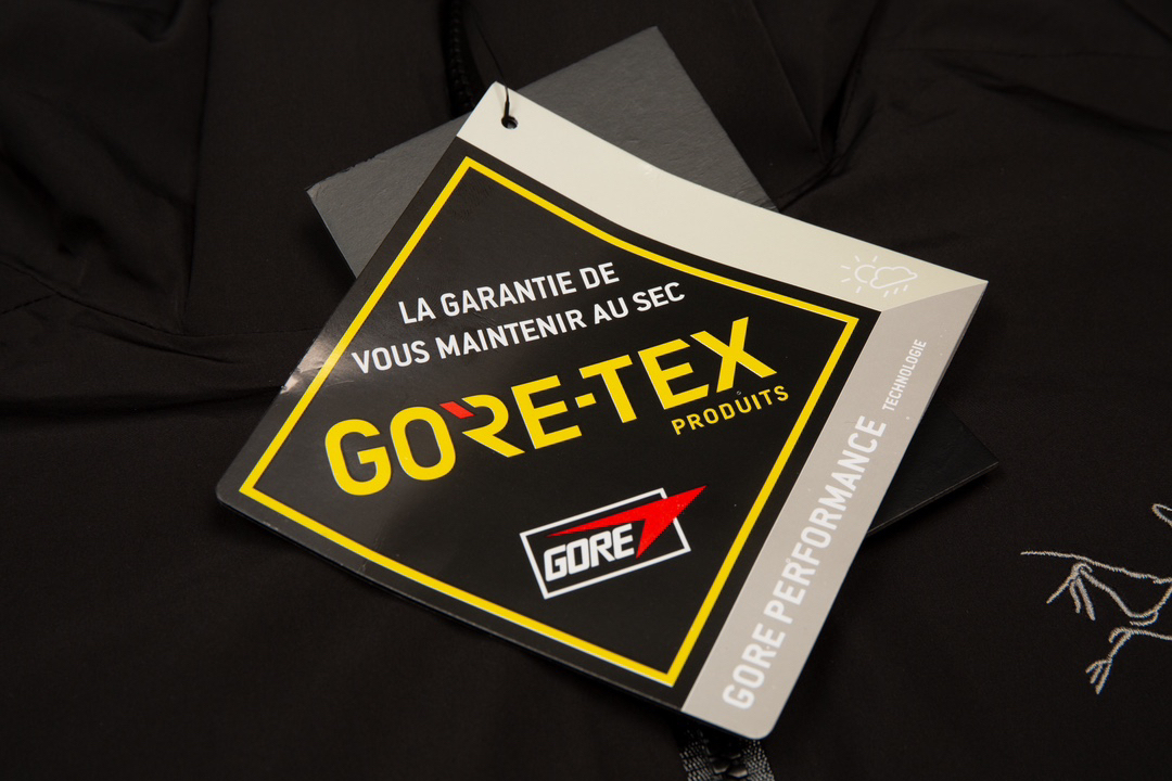 アークテリクス「ARC'TERYX」 ユニセックス フード付きスキーダウンパーカー