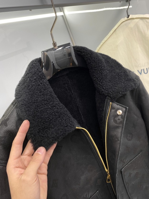 ルイ・ヴィトン「Louis Vuitton」 MONOGRAM エンボス加工 ジャケット アウタ