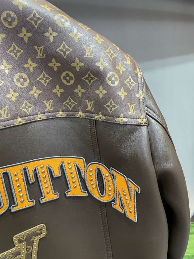 ルイ・ヴィトン「Louis Vuitton」羊の皮のコート