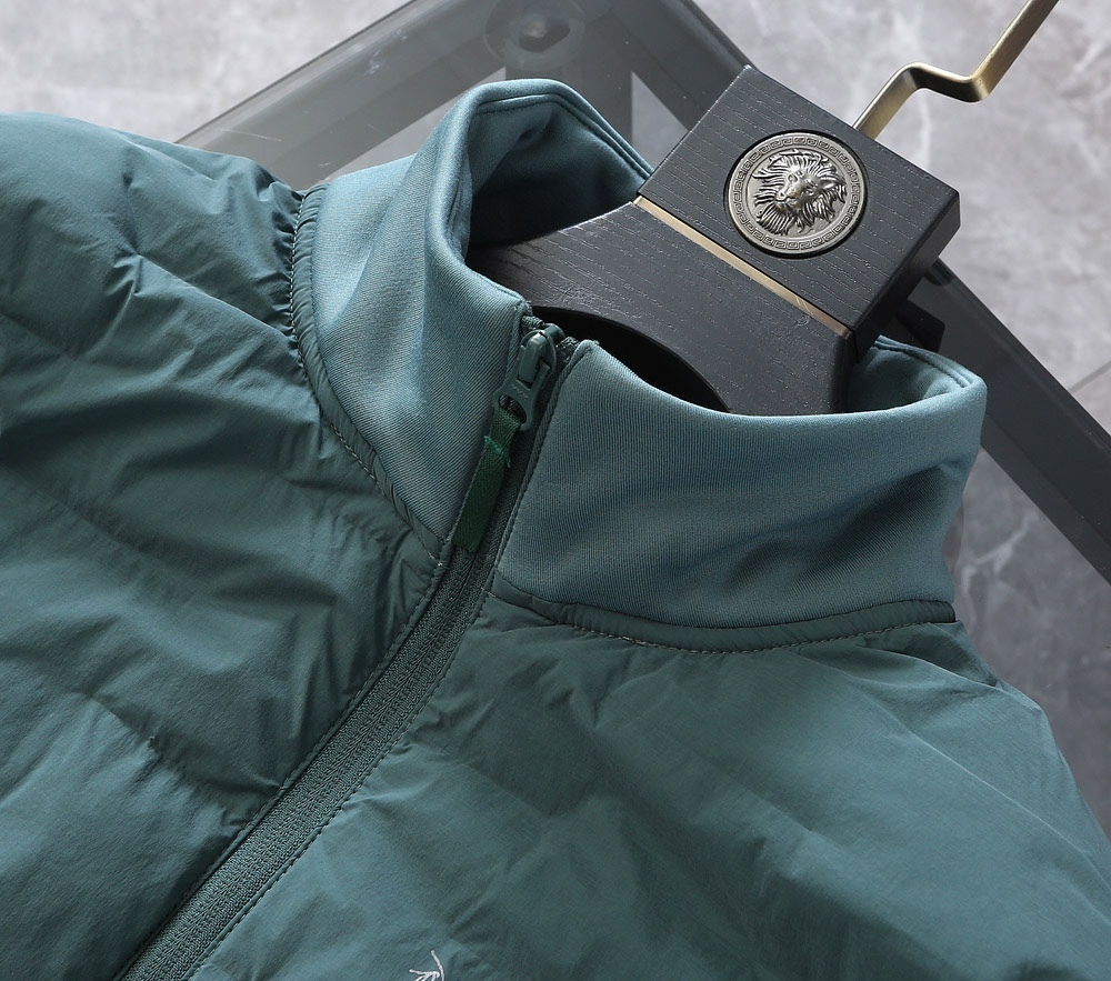 アークテリクス「ARC'TERYX」シームレス ダウンジャケット メンズ