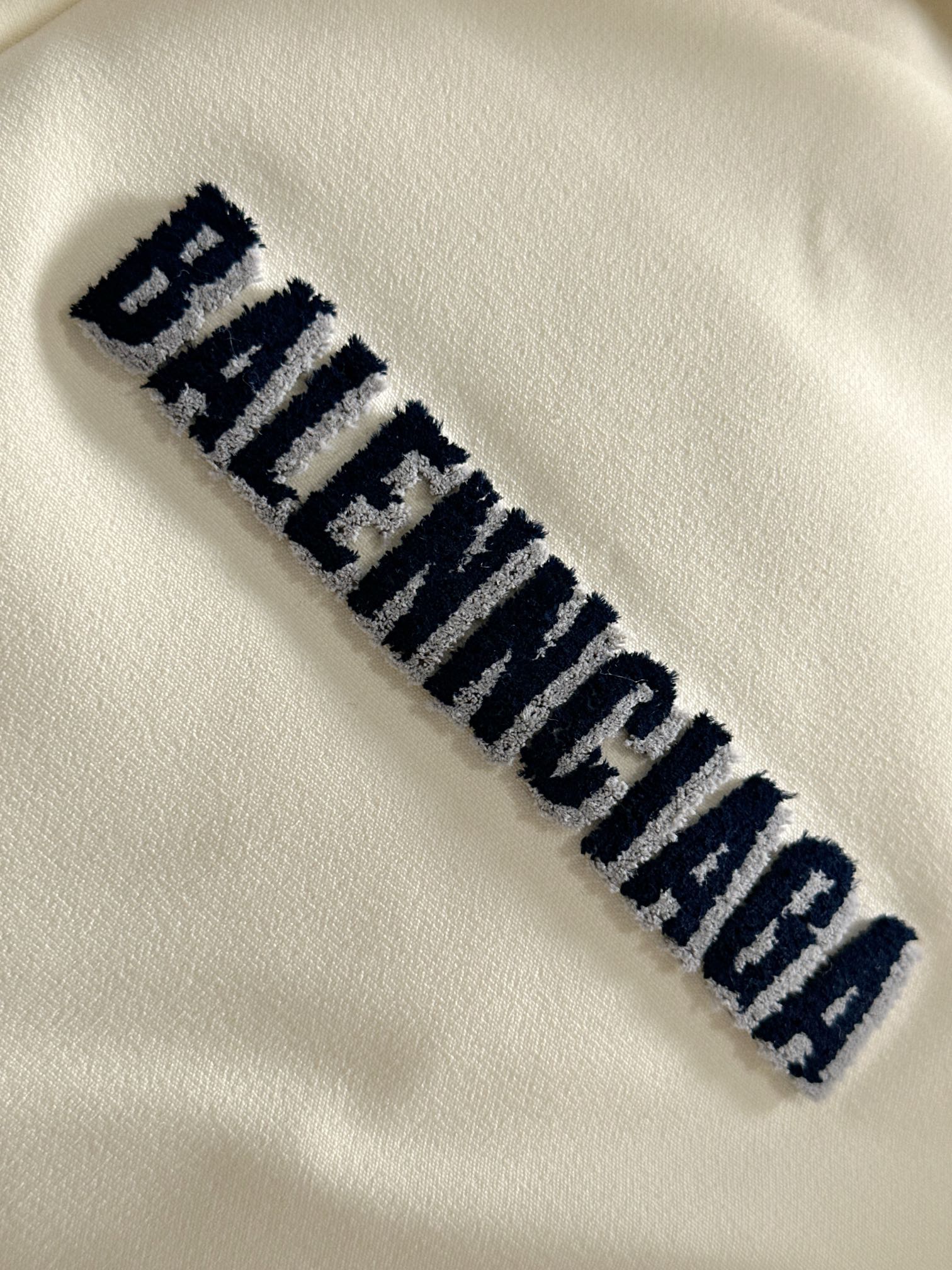 バレンシアガ「Balenciaga」‌2024秋冬最新バーチカルネックダウンジャケット