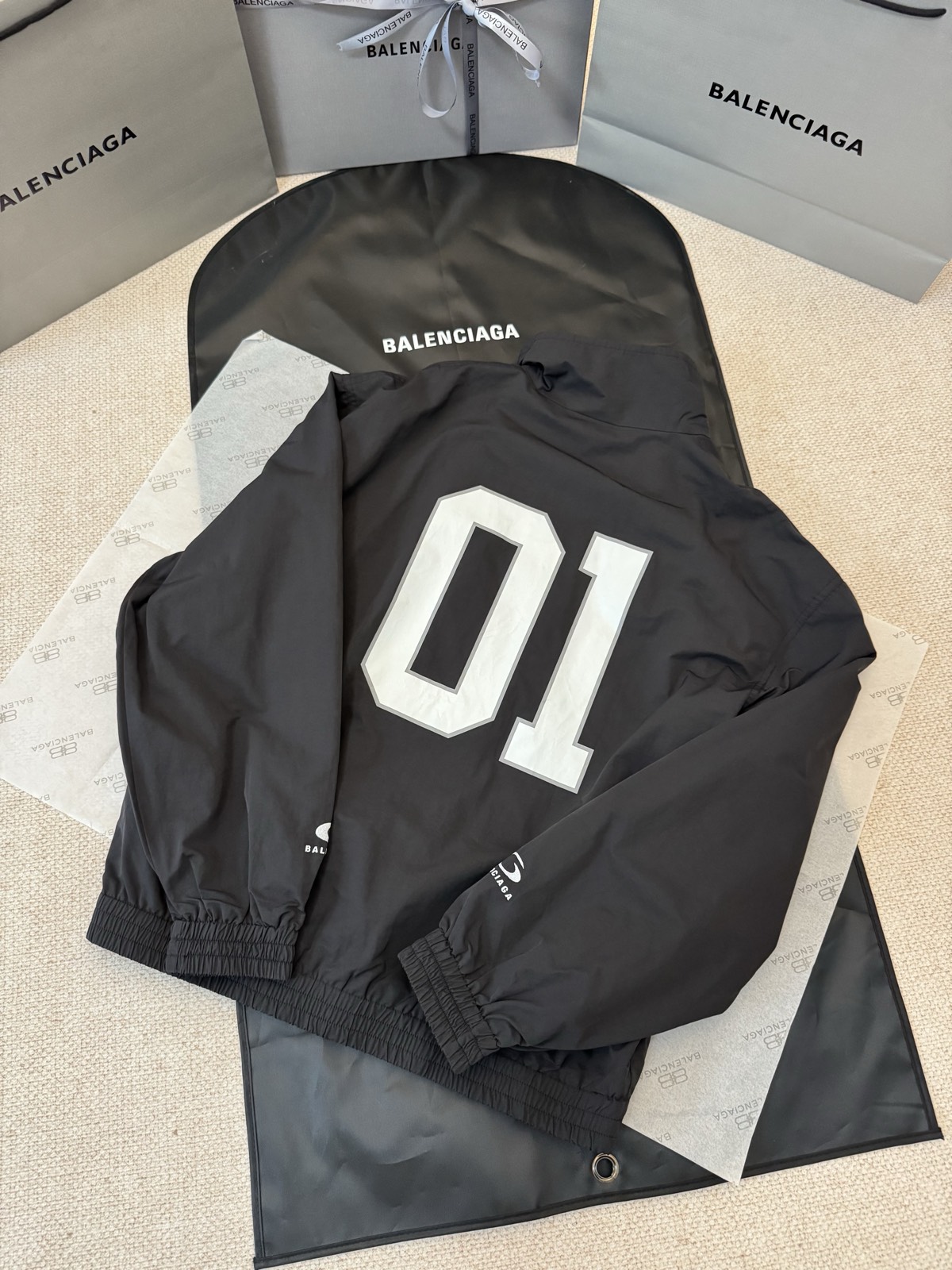 バレンシアガ「Balenciaga」‌バスケットボールコレクション 01 スポーツジャケット