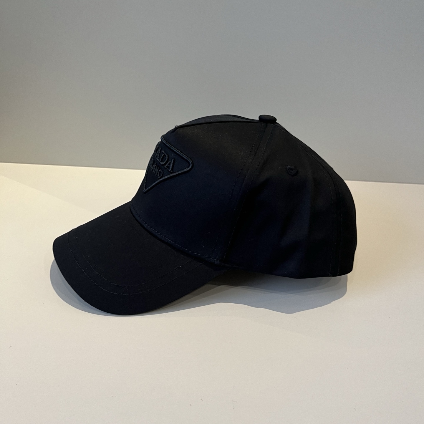 プラダ「Prada」ADA 新作クラシックキャップ