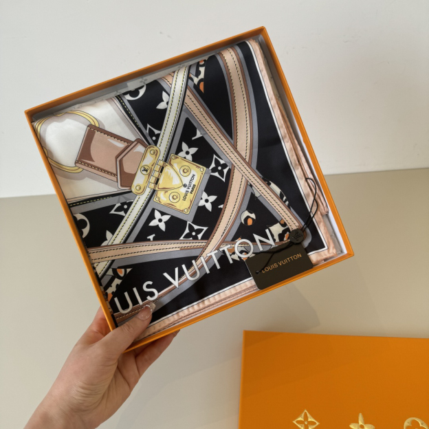 ルイ・ヴィトン「Louis Vuitton」Ultimate Monogram 90cm スカーフ