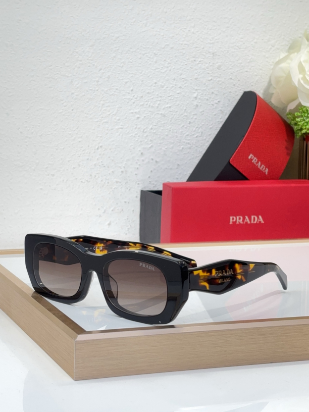 プラダ「Prada」Linea Rossa 2025 サングラス