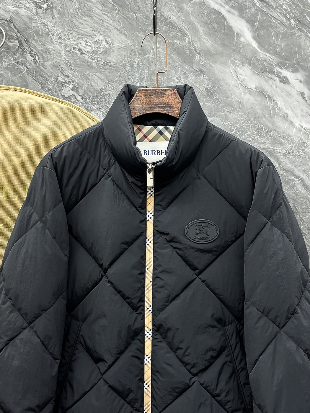 バーバリー「Burberry」秋冬メンズスタンドカラー薄手ダウンジャケット