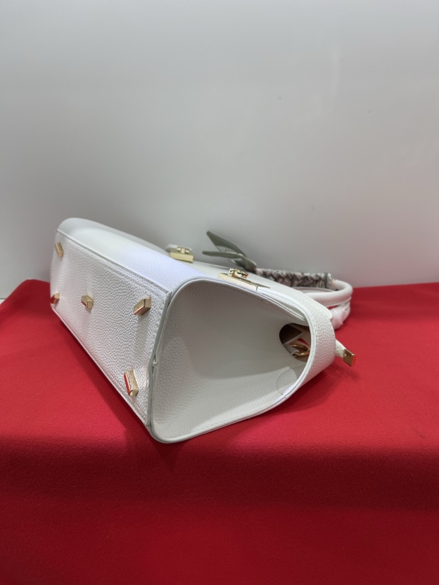 フェラガモ「Ferragamo」Hug ミニショルダーバッグ