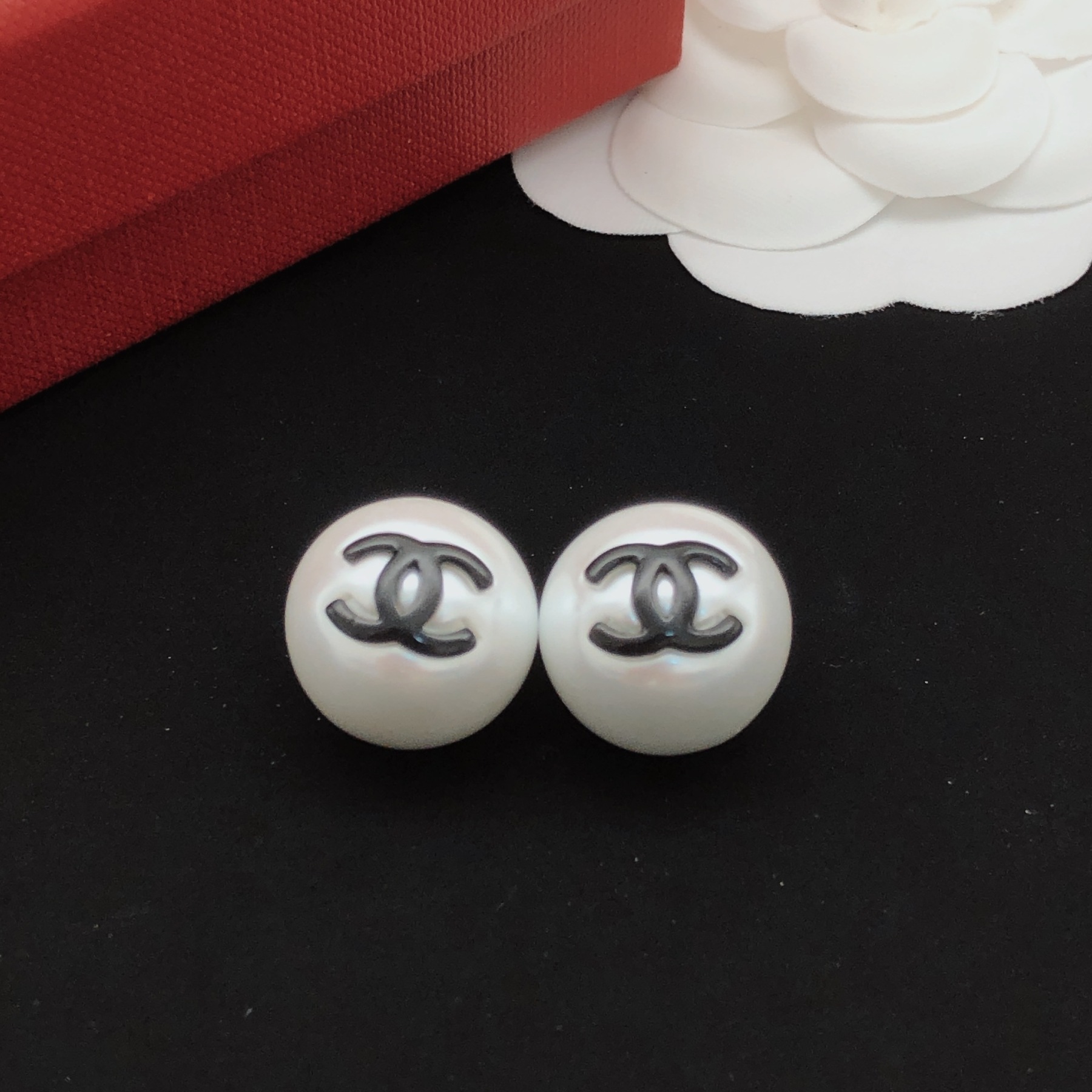 シャネル「Chanel」25秋冬 ブラックパール イヤリング
