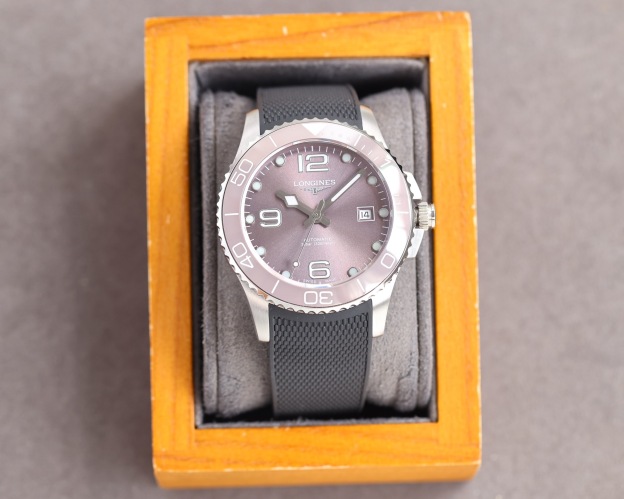 ロンジン「Longines」HydroConquestセラミックベゼル メンズウォッチ41MM