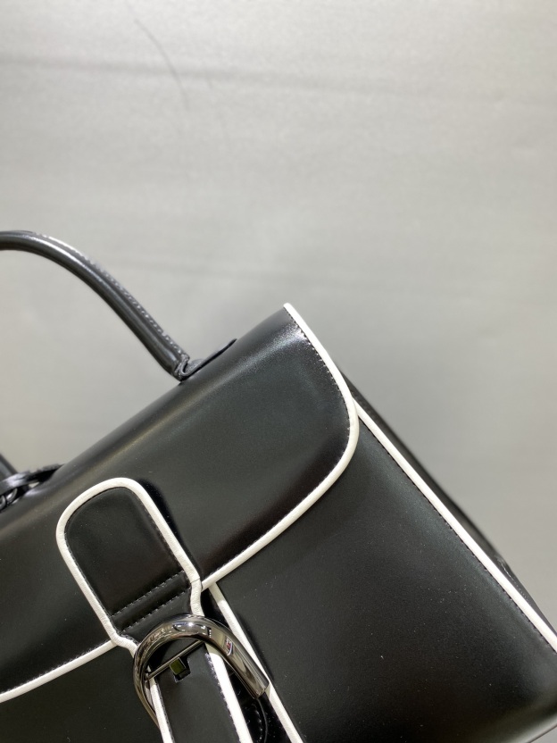 デルヴォー「Delvaux」Brillant シリーズ ハンドバッグ