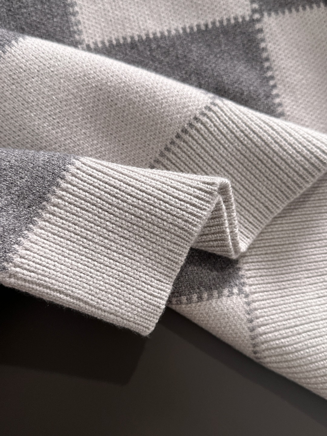 グッチ「Gucci」秋冬に欠かせないウールニットセーター