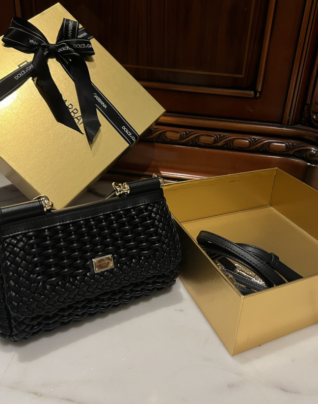 ドルチェ・アンド・ガッバーナ「D&G」コンパクト ロゴ ショルダーバッグ