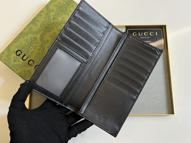 グッチ「Gucci」折りたたみロングウォレット