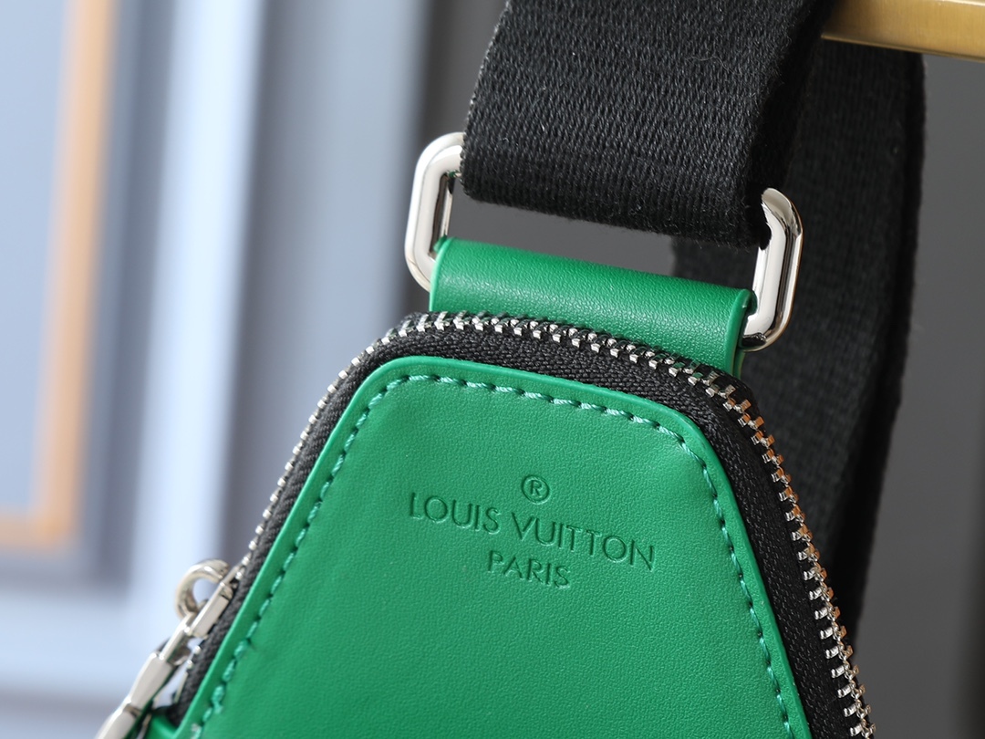 ルイ・ヴィトン「Louis Vuitton」Avenue スモールクラッチバッグ