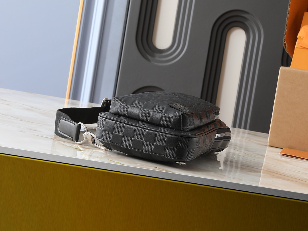 ルイ・ヴィトン「Louis Vuitton」Avenue スモールクラッチバッグ