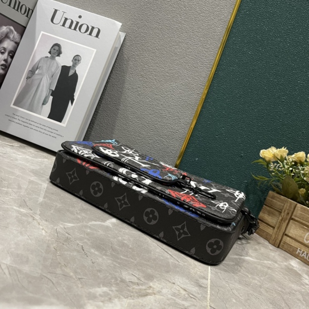 ルイ・ヴィトン「Louis Vuitton」新作 Trio メッセンジャーバッグ