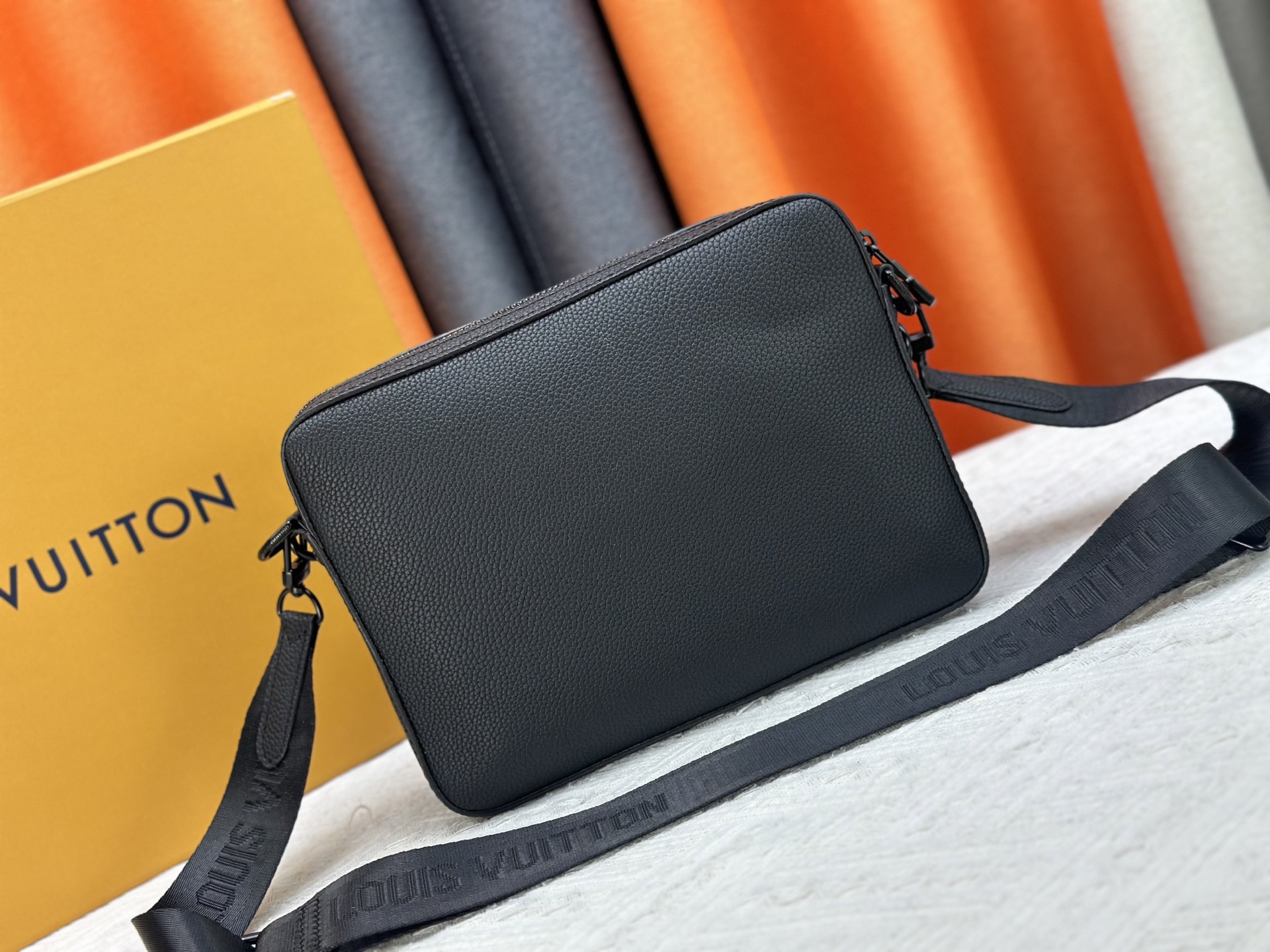 ルイ・ヴィトン「Louis Vuitton」新作 Trio メッセンジャーバッグ