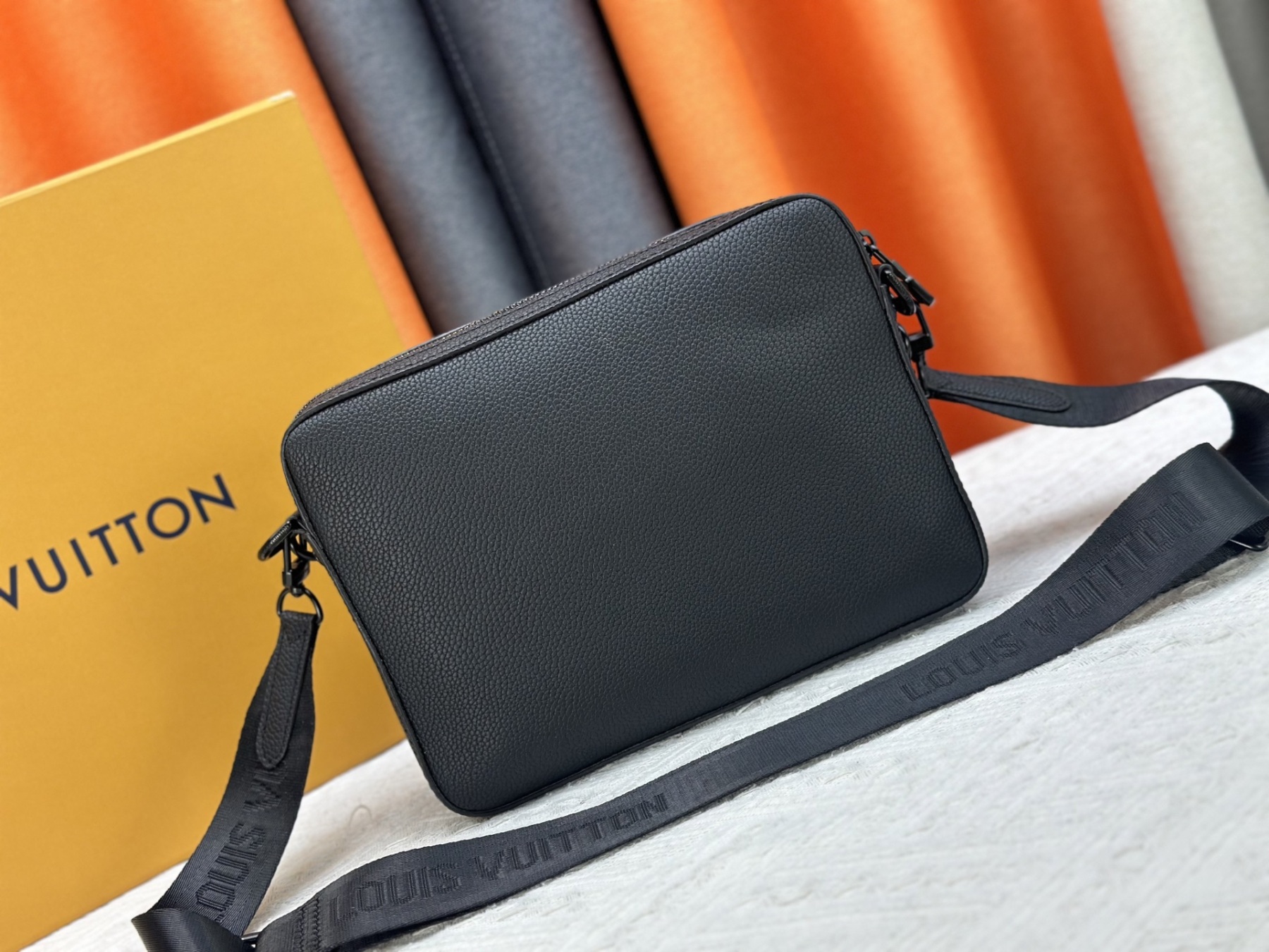 ルイ・ヴィトン「Louis Vuitton」新作 Trio メッセンジャーバッグ