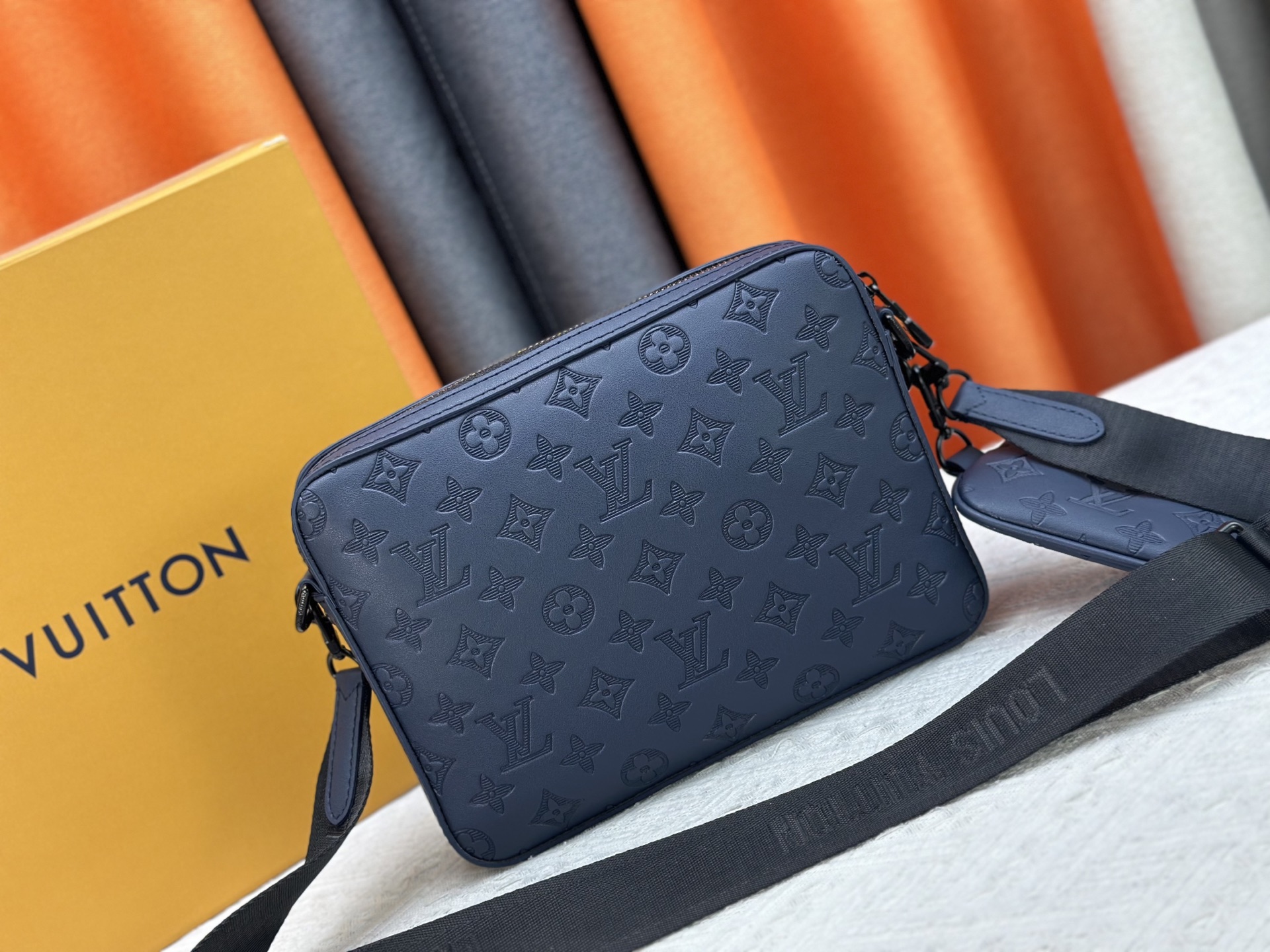 ルイ・ヴィトン「Louis Vuitton」新作 Trio メッセンジャーバッグ