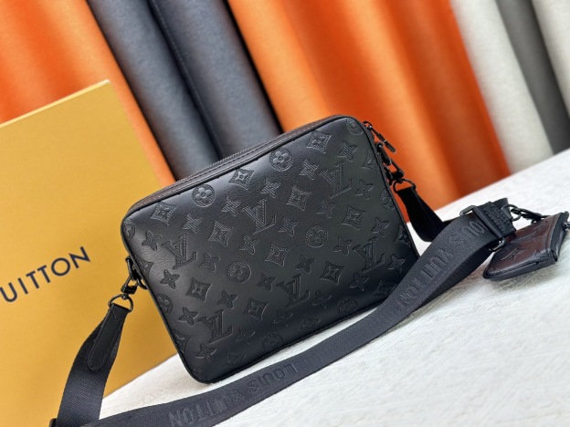 ルイ・ヴィトン「Louis Vuitton」新作 Trio メッセンジャーバッグ