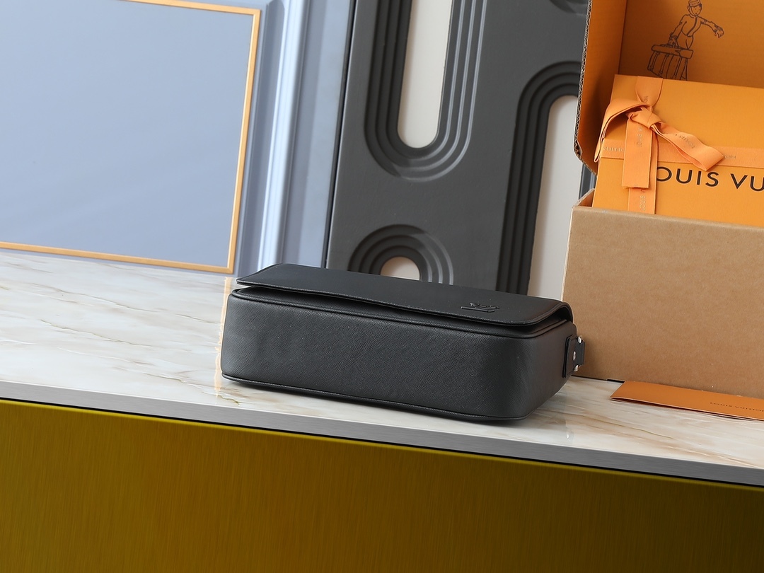 ルイ・ヴィトン「Louis Vuitton」ディストリクト スモールメッセンジャーバッグ