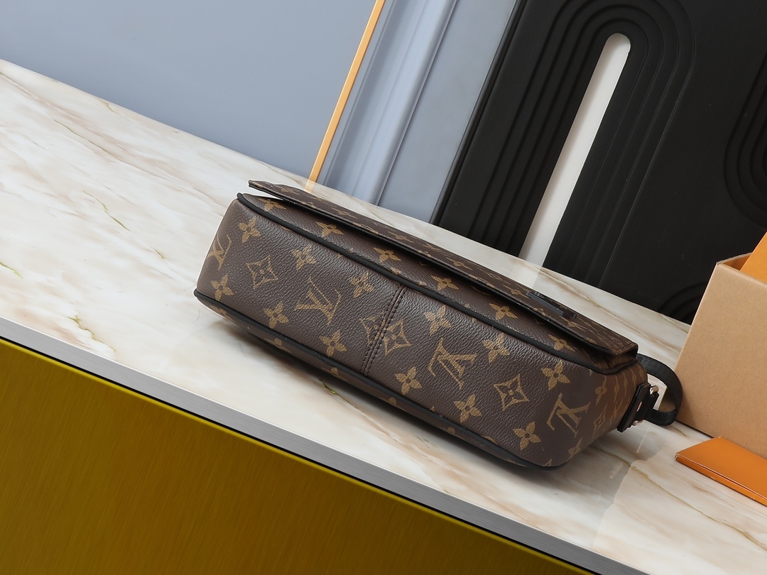 ルイ・ヴィトン「Louis Vuitton」ディストリクト スモールメッセンジャーバッグ