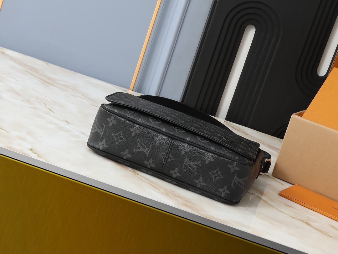 ルイ・ヴィトン「Louis Vuitton」ディストリクト スモールメッセンジャーバッグ