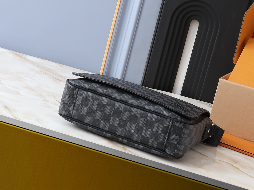 ルイ・ヴィトン「Louis Vuitton」ディストリクト スモールメッセンジャーバッグ