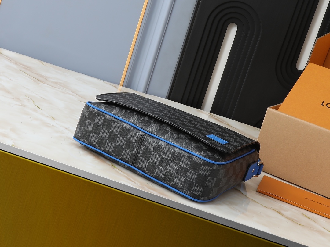 ルイ・ヴィトン「Louis Vuitton」ディストリクト スモールメッセンジャーバッグ