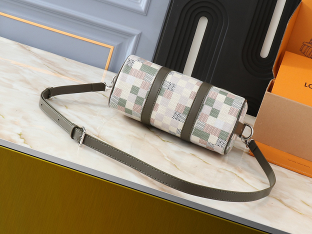 ルイ・ヴィトン キーポル･バンドリエール 25