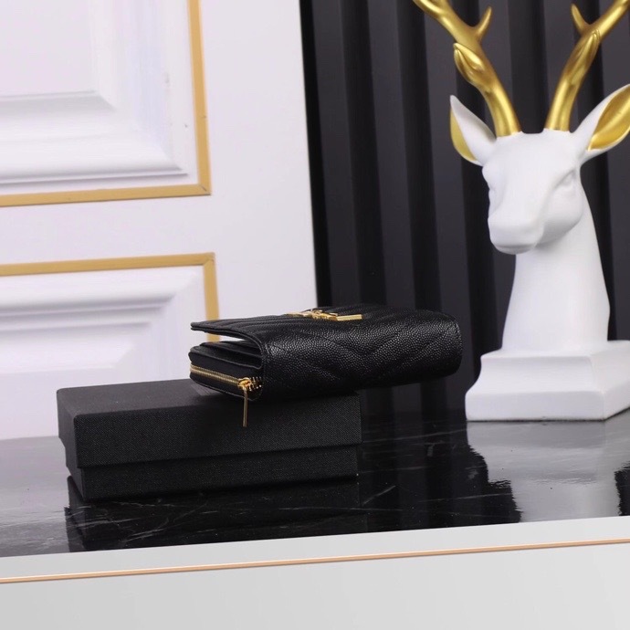 サンローラン「Saint Laurent」モノグラム コンパクト ジップアラウンド ウォレット（グレイン ド プードル エンボスレザー）