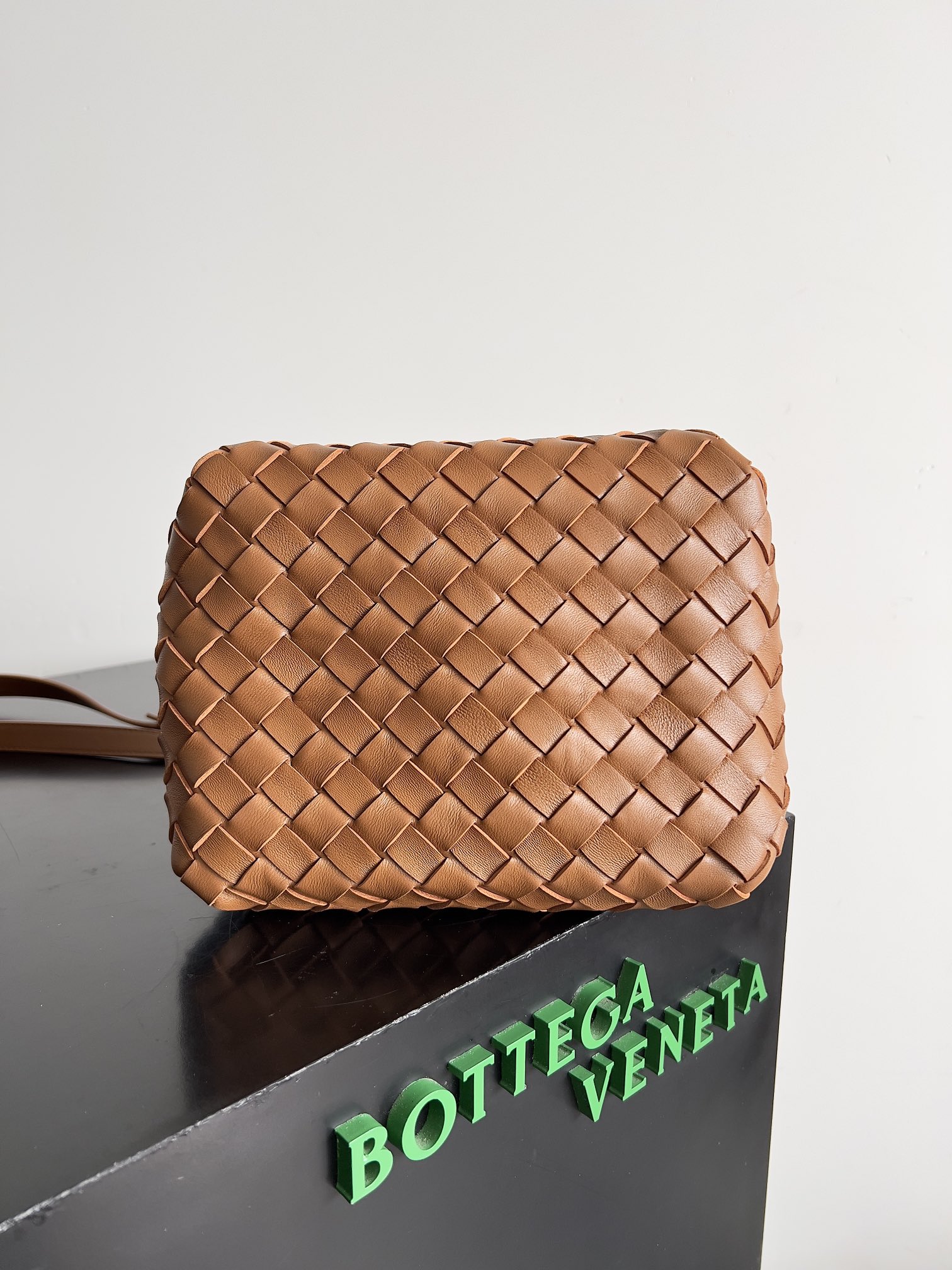 ボッテガ・ヴェネタ「Bottega Veneta」Andiamo バッグ