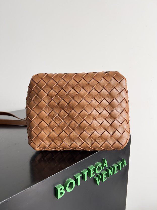 ボッテガ・ヴェネタ「Bottega Veneta」Andiamo バッグ