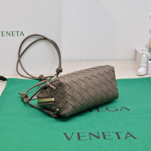 ボッテガ・ヴェネタ「Bottega Veneta」Concert Pouch