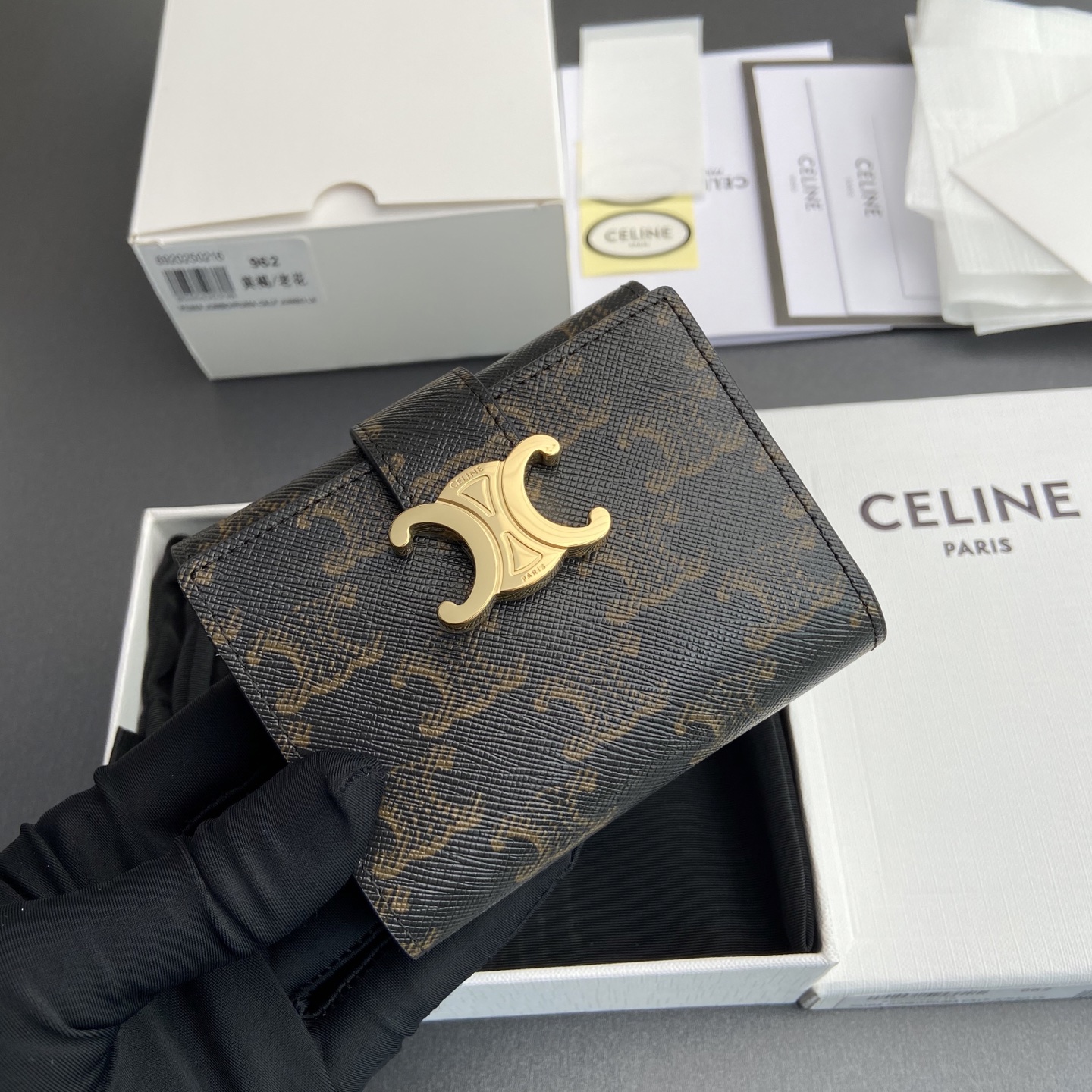 セリーヌ「Celine」TRIOMPHE レザーモノグラム ショートウォレット