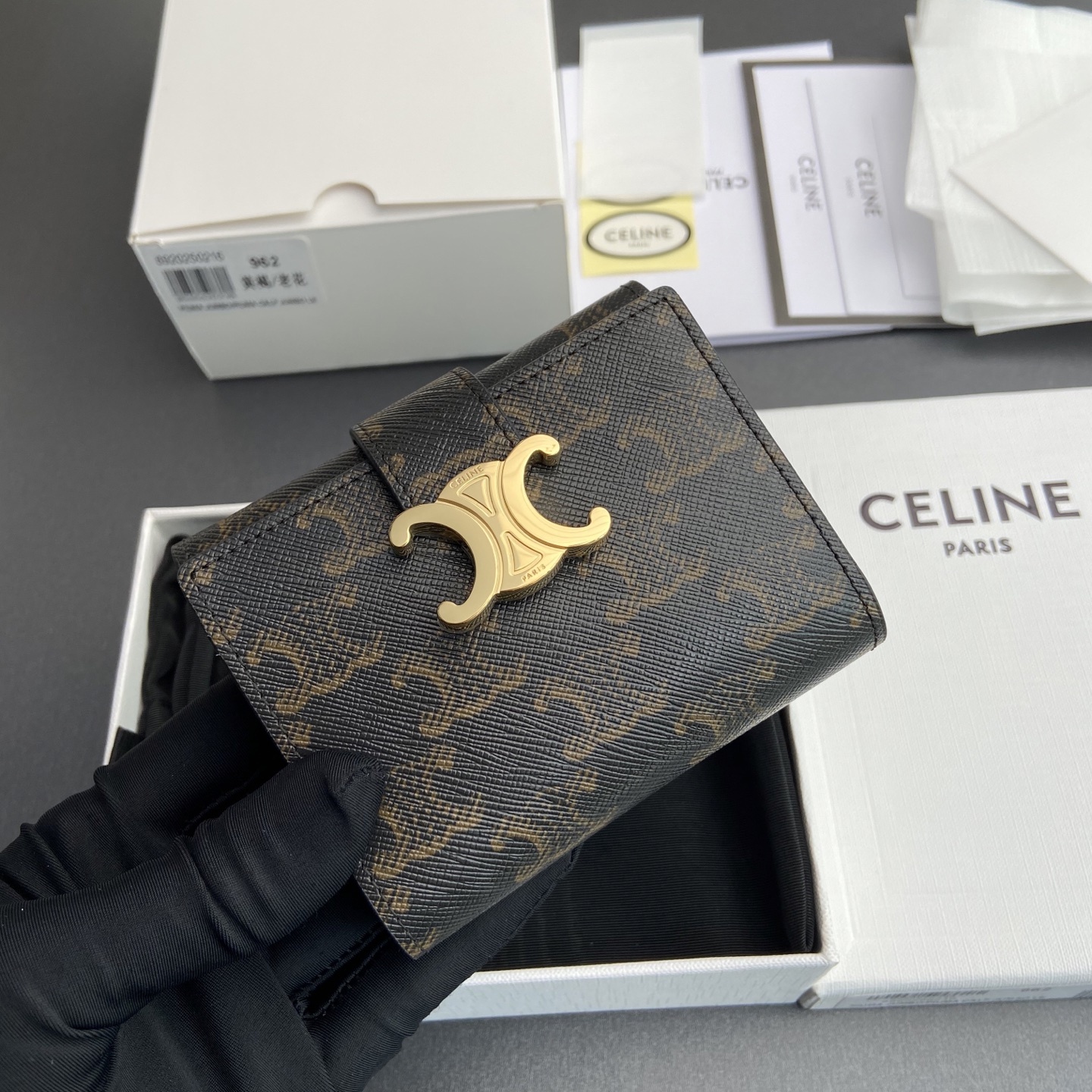 セリーヌ「Celine」TRIOMPHE レザーモノグラム ショートウォレット