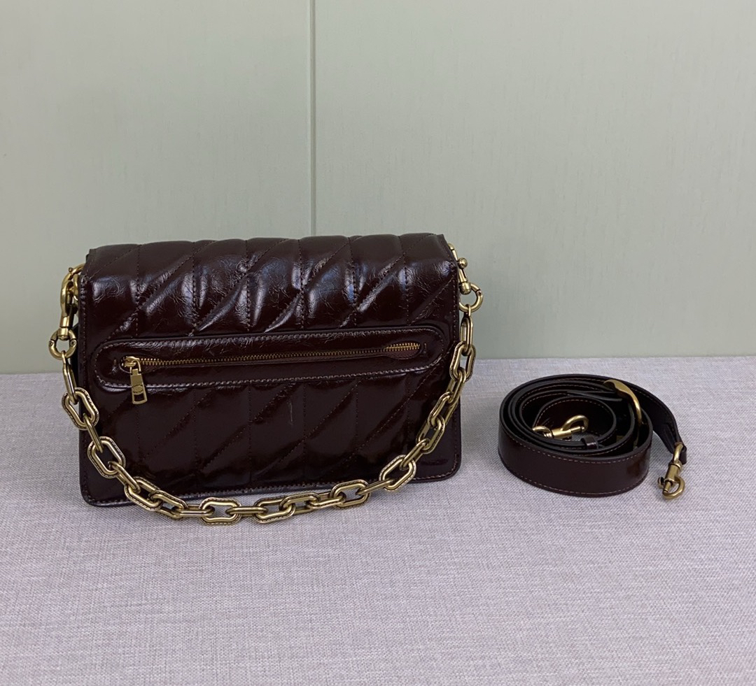 コーチ「Coach」TABBY チェーンショルダーバッグ