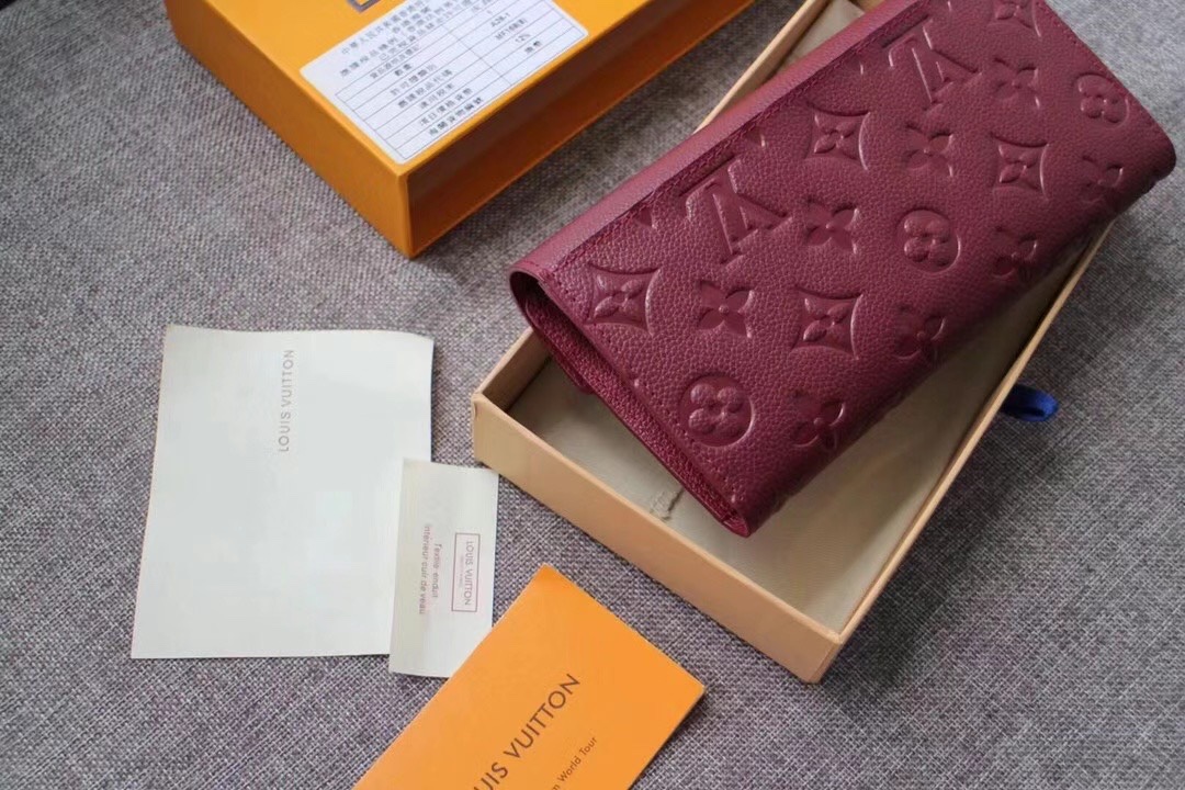 ルイ・ヴィトン ポルトフォイユ･サラ「封筒型･エンボスレザー」
