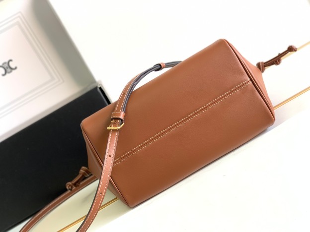 セリーヌ「Celine」 MINI CUIR CABAS TRIOMPHE スムースレザー ドローストリング バッグ