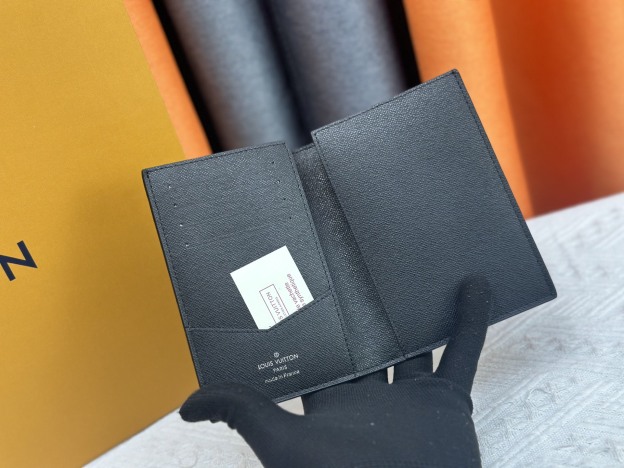 ルイ・ヴィトン パスポートカバー クーヴェルテュール･パスポール