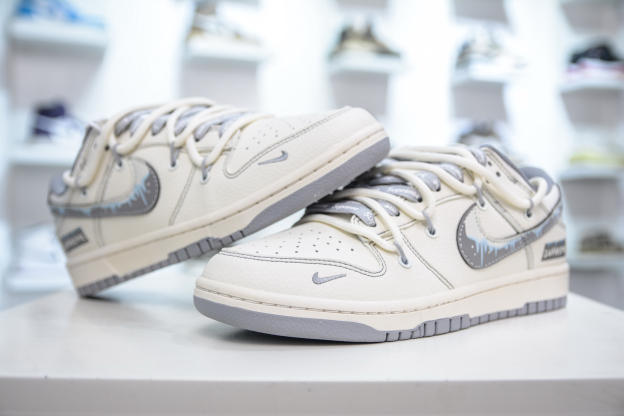 「コラボモデル」Supreme x Nike "ホワイト/グレー" スケートボードシューズ