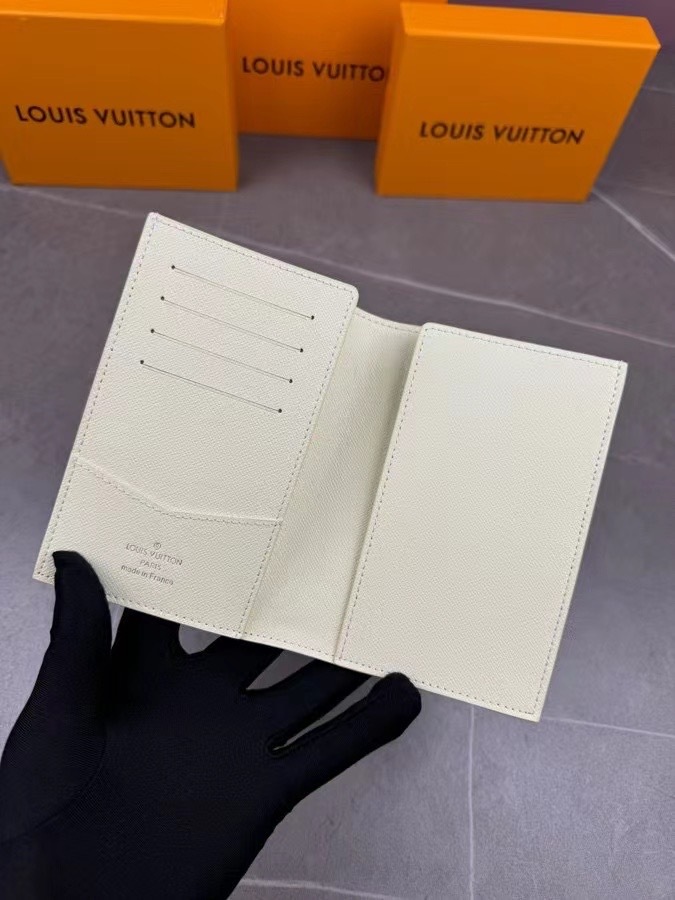 ルイ・ヴィトン パスポートカバー クーヴェルテュール･パスポール