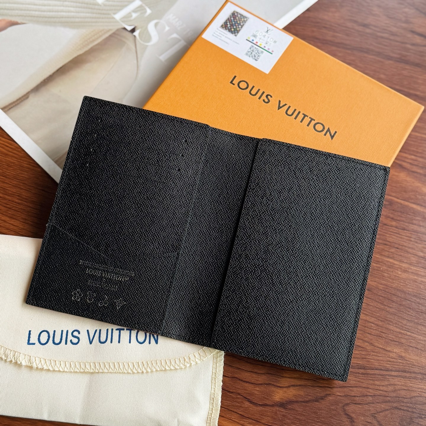 ルイ・ヴィトン「LV x TM」パスポートカバー クーヴェルテュール･パスポール