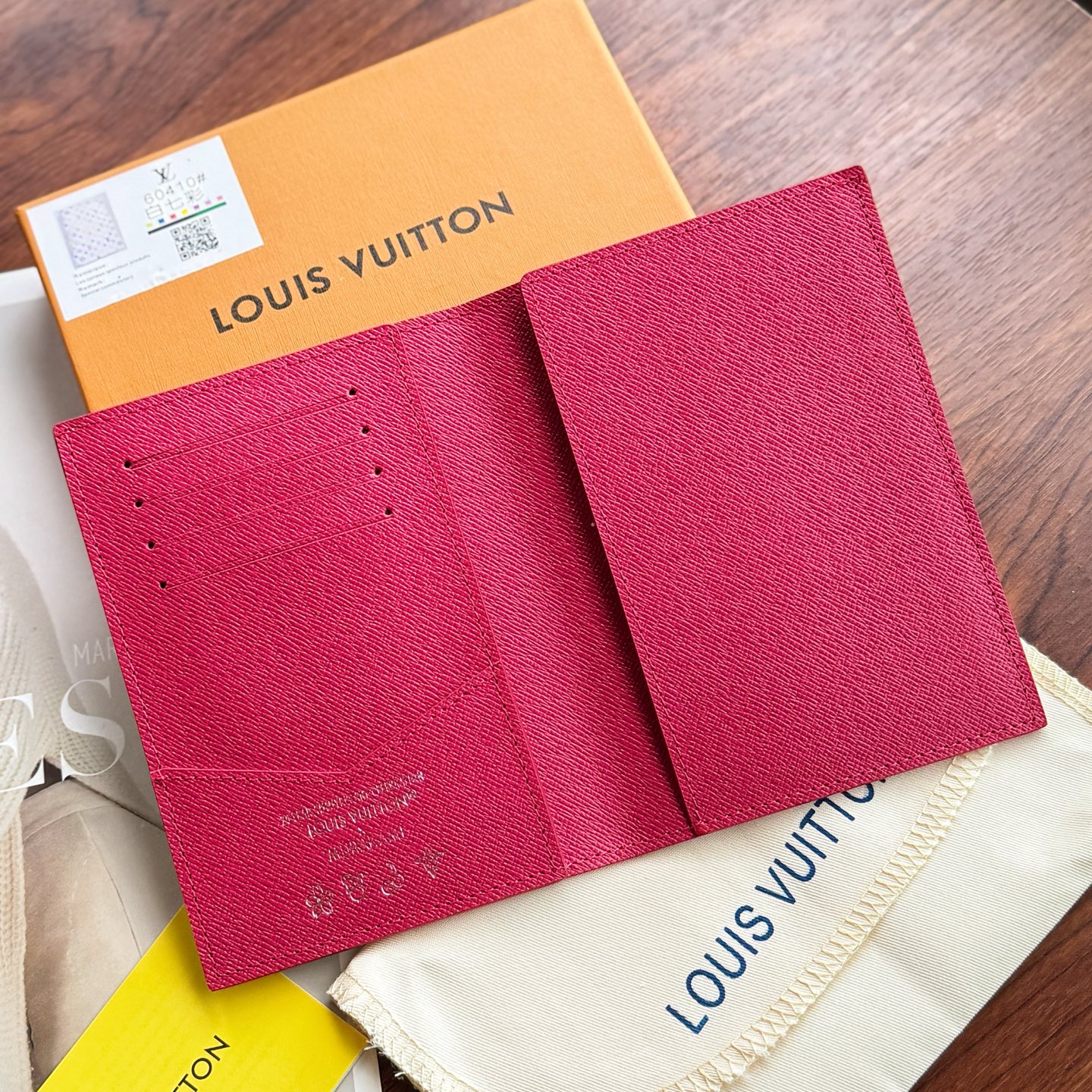 ルイ・ヴィトン「LV x TM」パスポートカバー クーヴェルテュール･パスポール